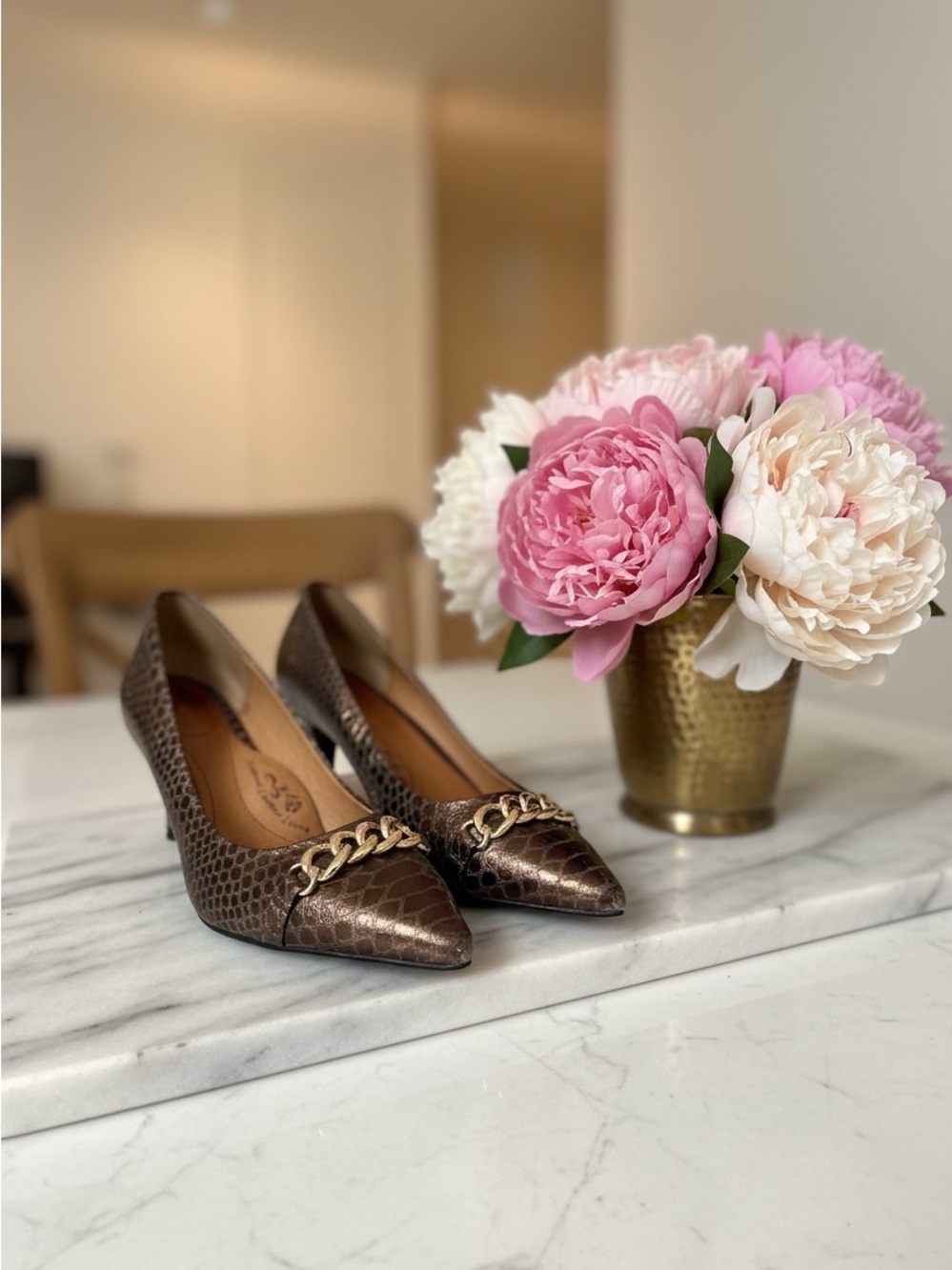 AREZZO size 8.5 American- euro size 38